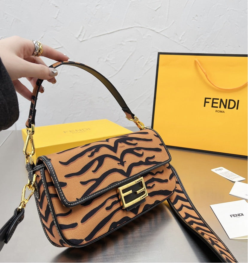Fendi woman shoulder handbag