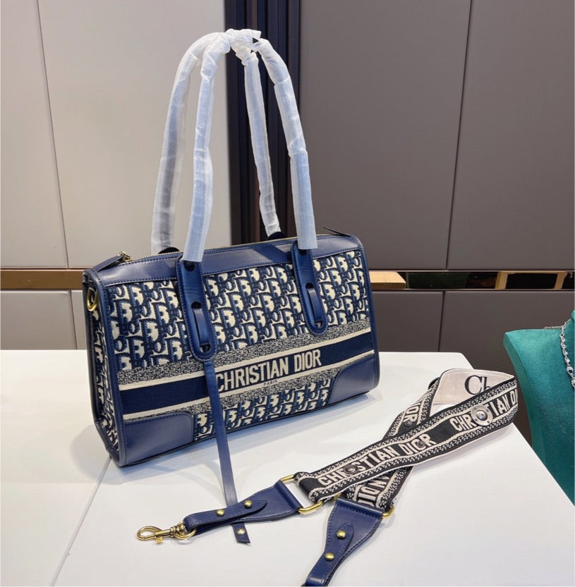 New Dior woman Shoulder handbag