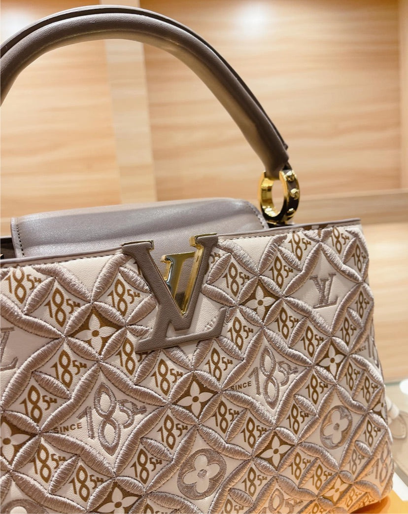 New Louis Vuitton woman shoulder handbag