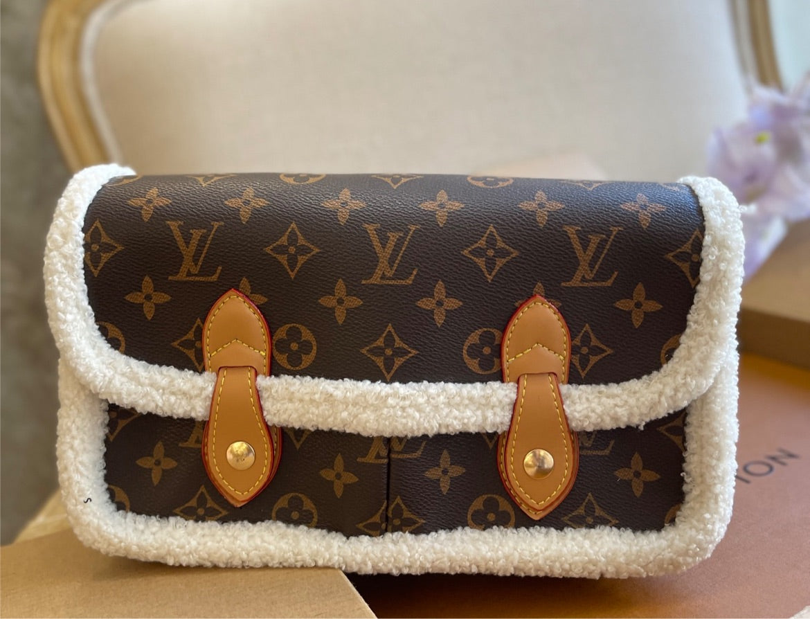 Leather LV woman shoulder bag