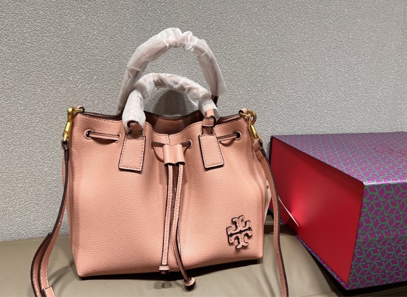 Tory Burch woman shoulder handbag