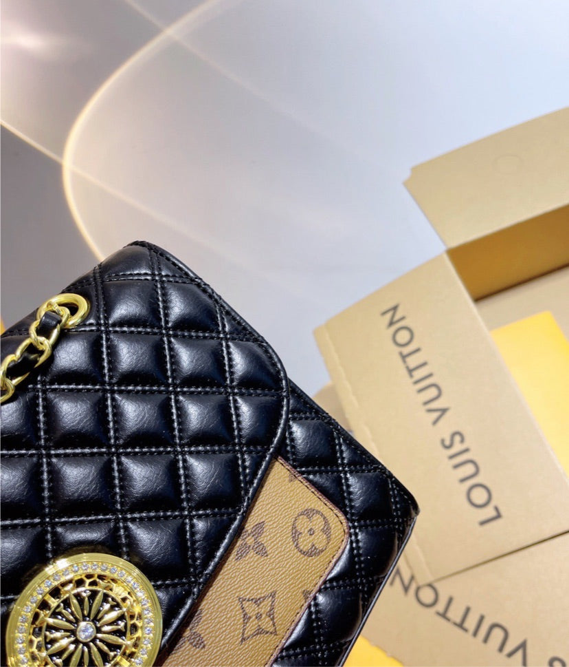 Woman LV shoulder handbag