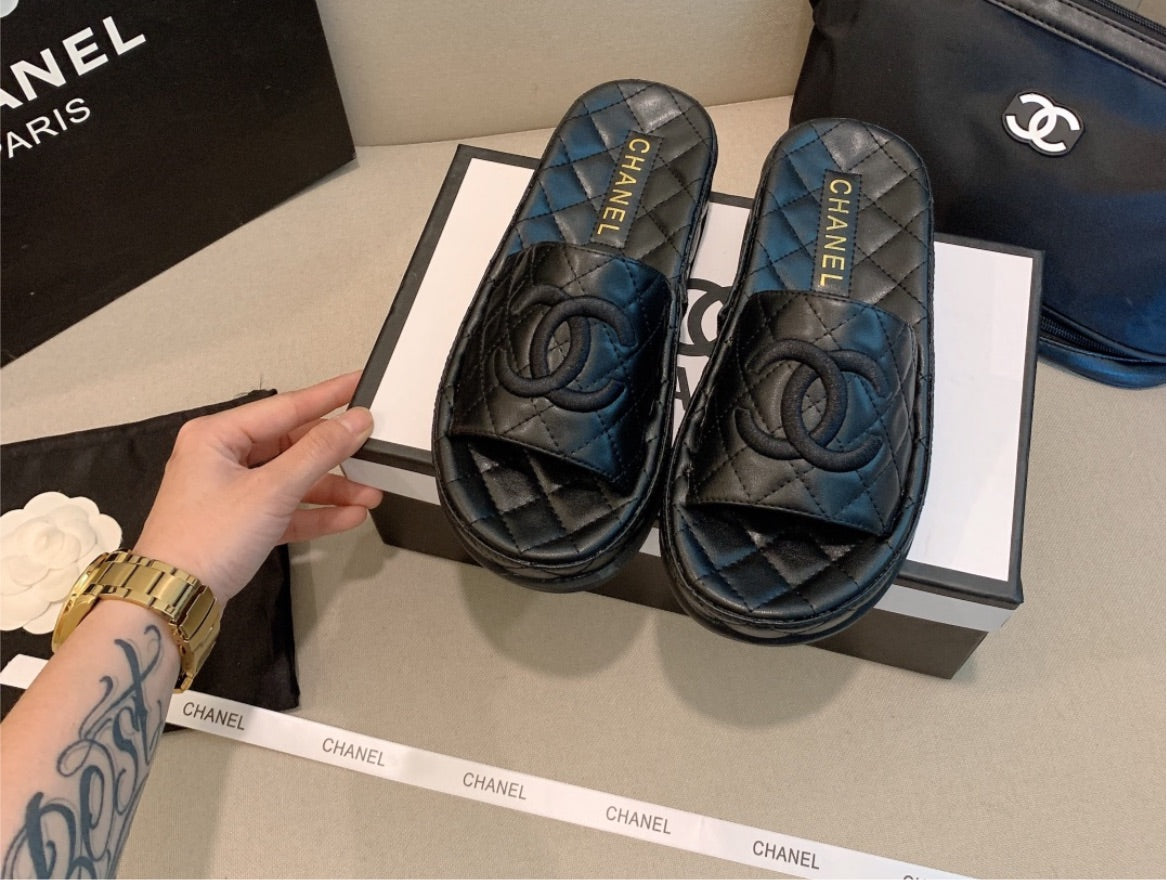Chanel woman slide/sandal