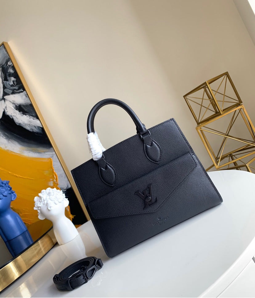 Louis Vuitton woman shoulder Handbag