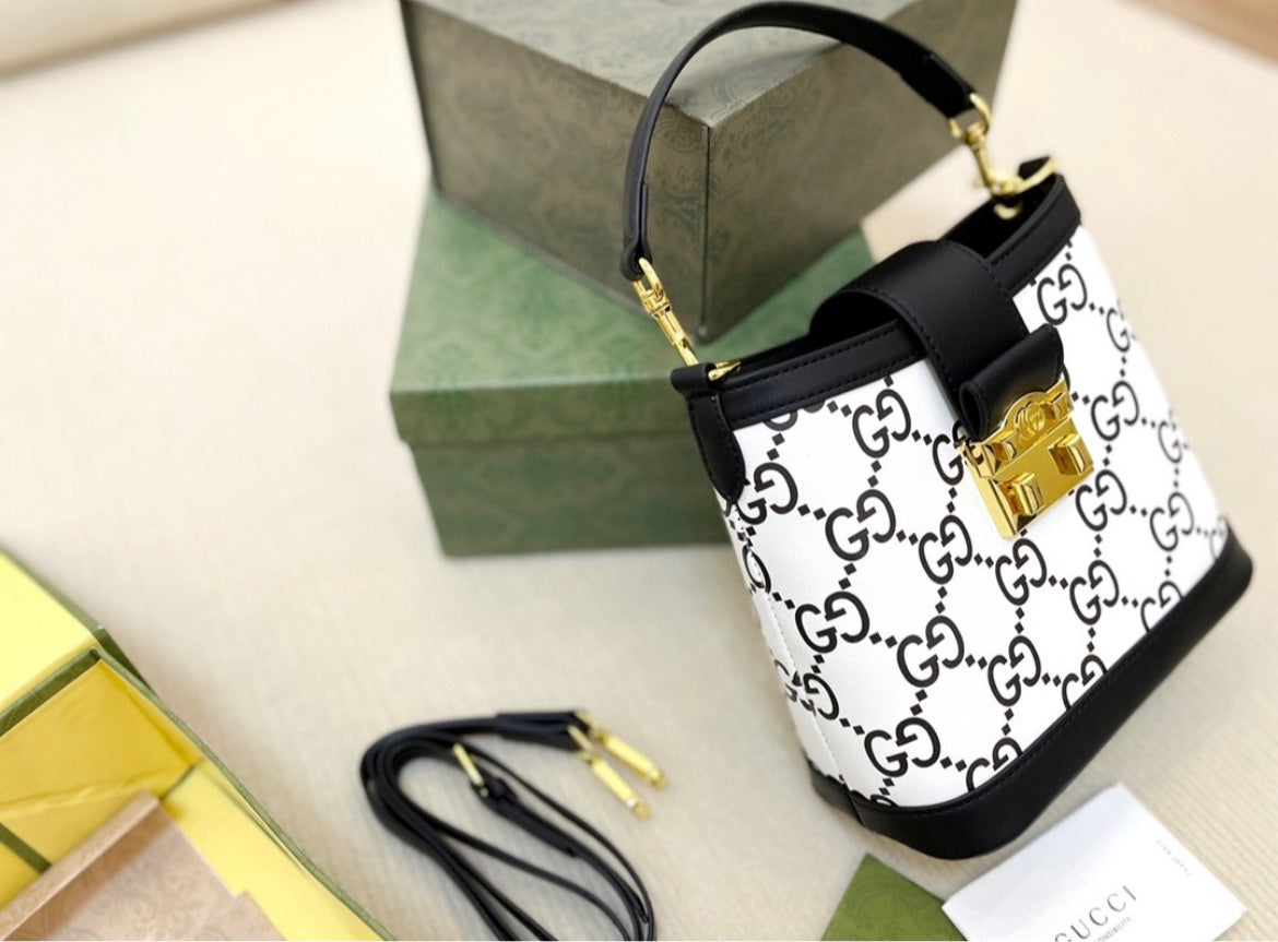 Woman Gucci crossbody/shoulder handbag