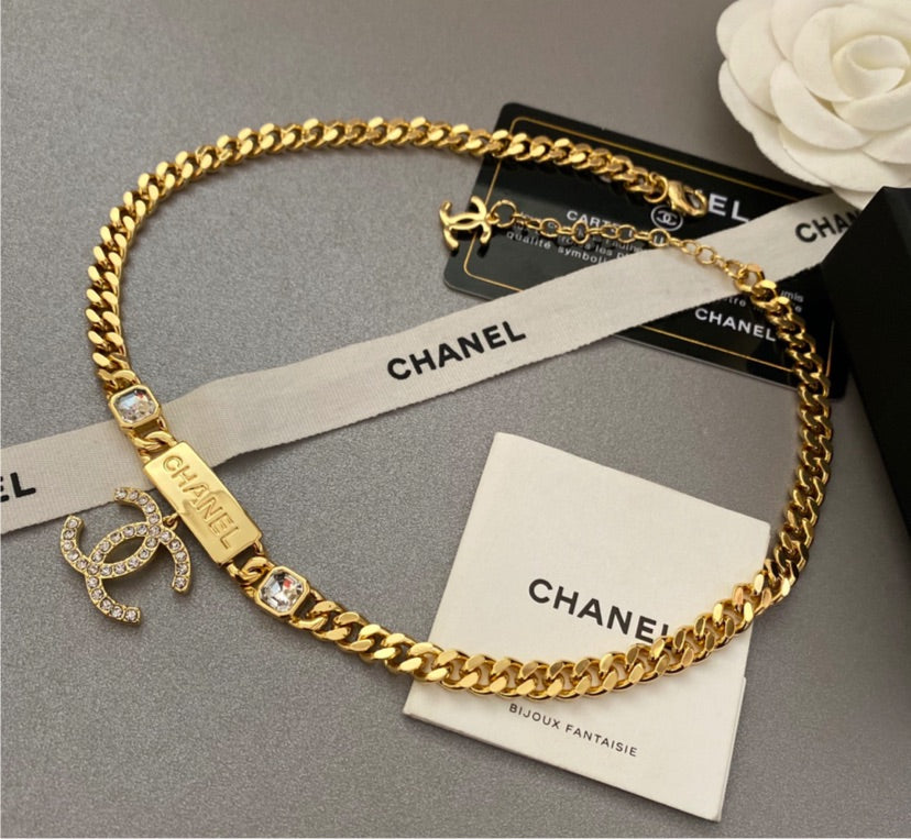 New Chanel woman necklace