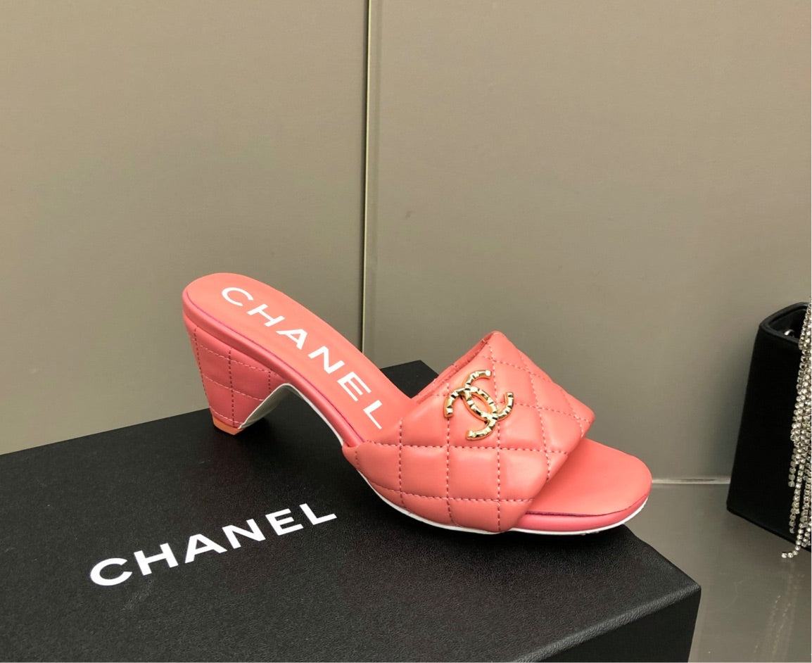 Woman Chanel sandal/shoes