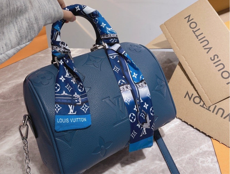 LOUIS V woman shoulder Bag