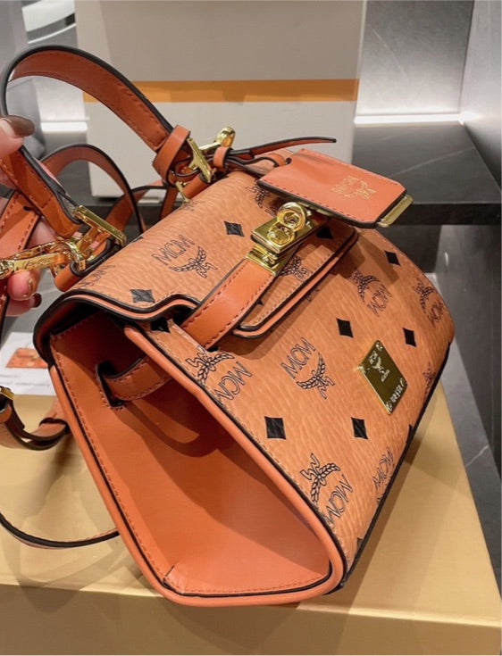 MCM woman leather shoulder bag