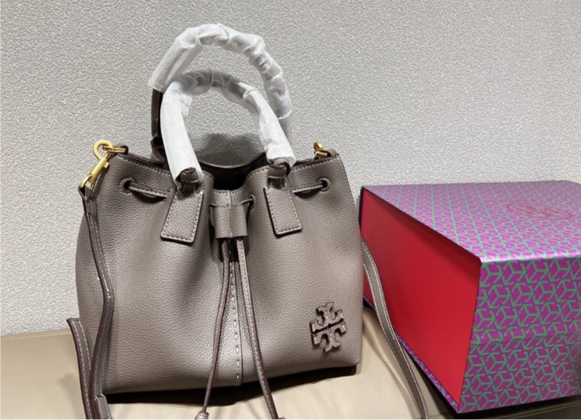 Tory Burch woman shoulder handbag