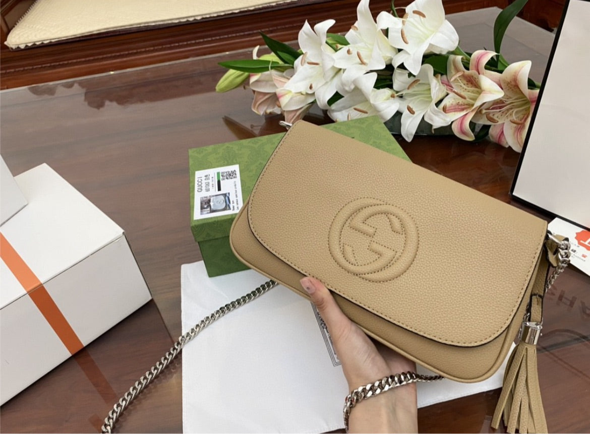 Gucci woman tan shoulder handbag