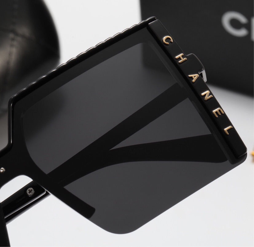 Woman Chanel sunglasses
