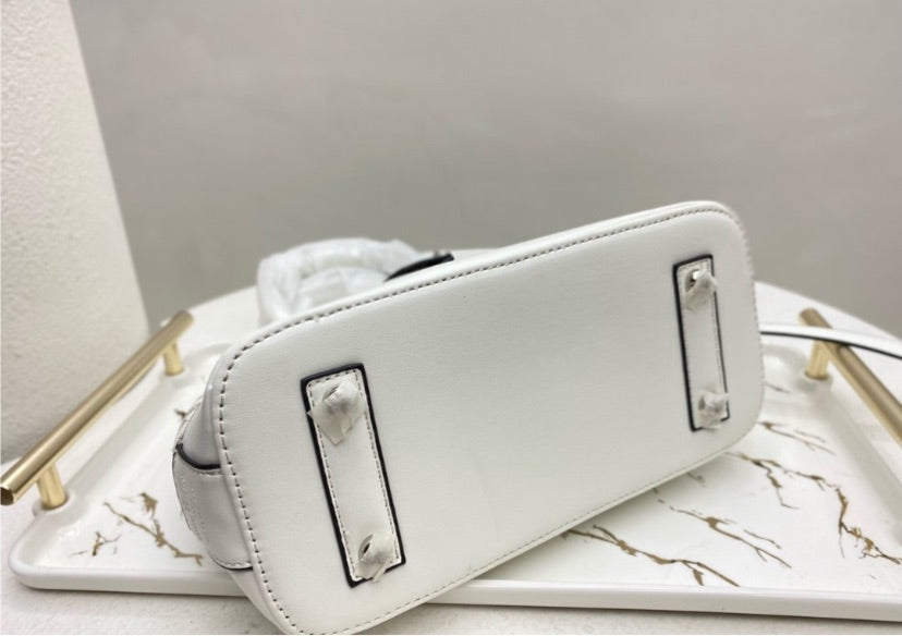 White LV woman shoulder handbag