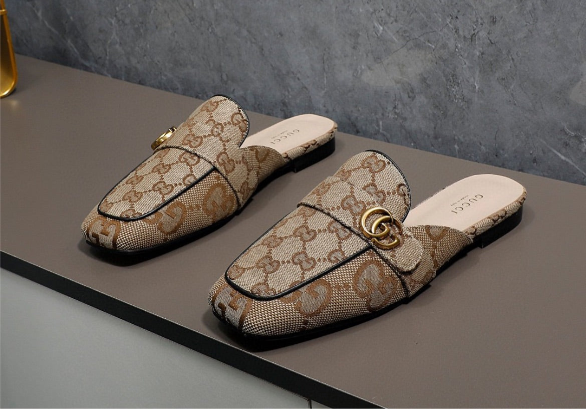 New woman Gucci slide in shoes