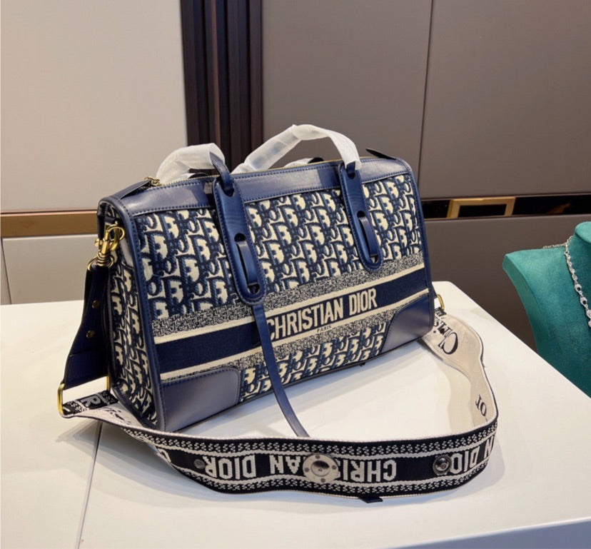 New Dior woman Shoulder handbag