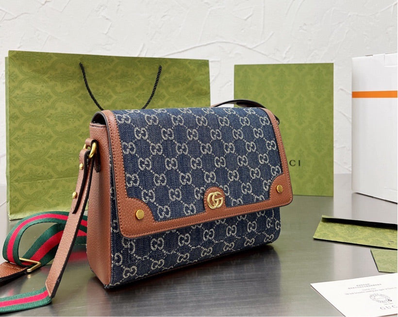 Woman Gucci shoulder Handbag