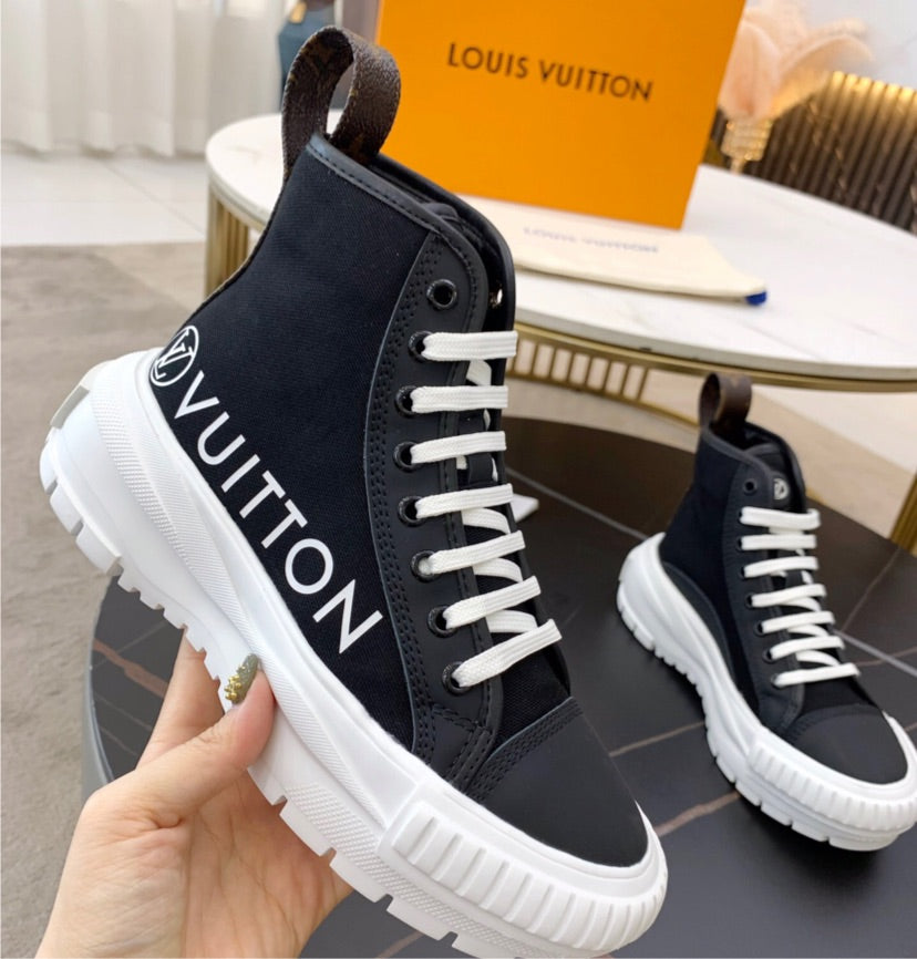 Louis V woman sneakers