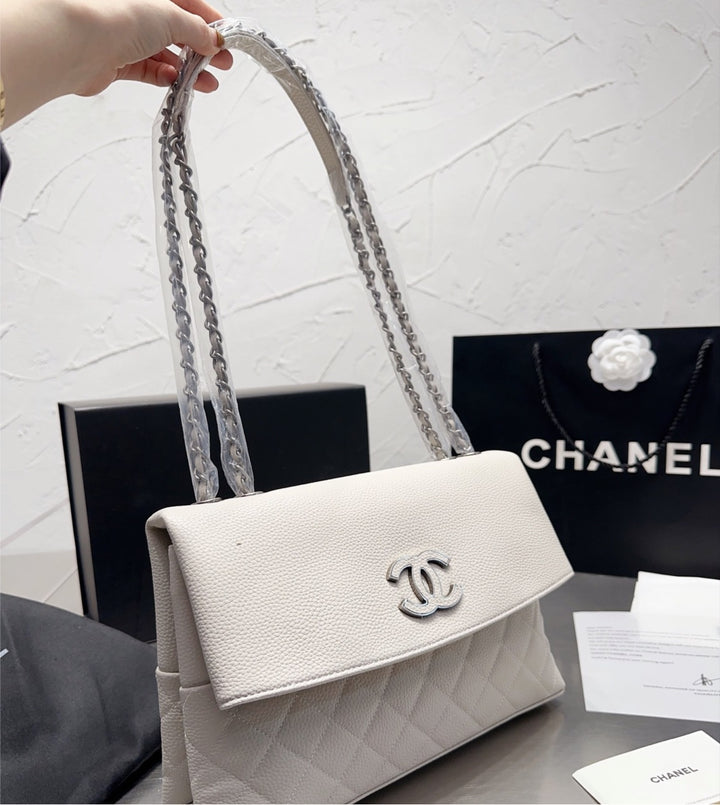 Woman Chanel shoulder handbag