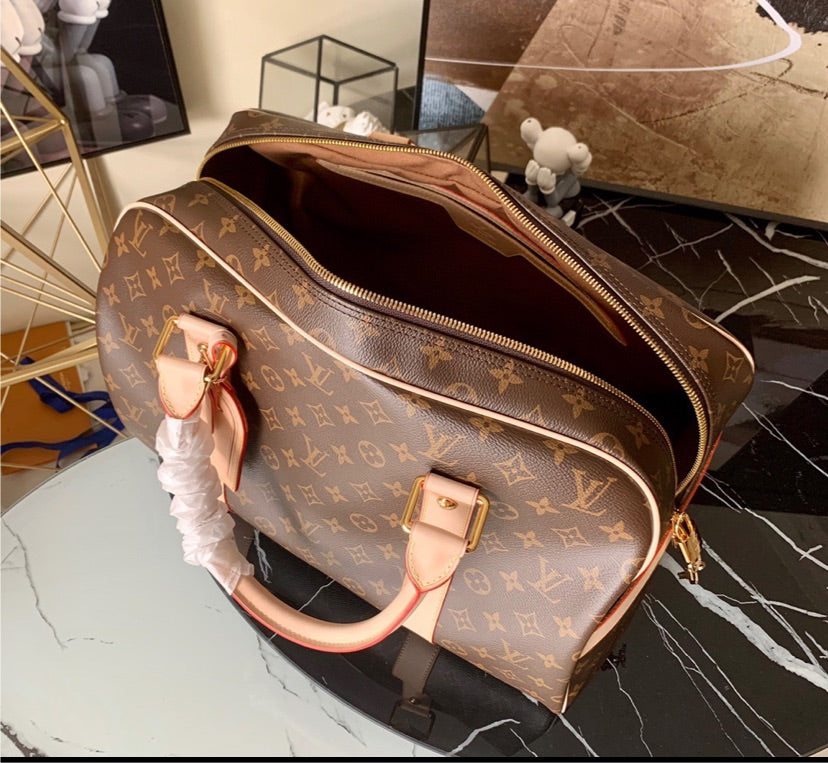 LV overnight / travel Handbag