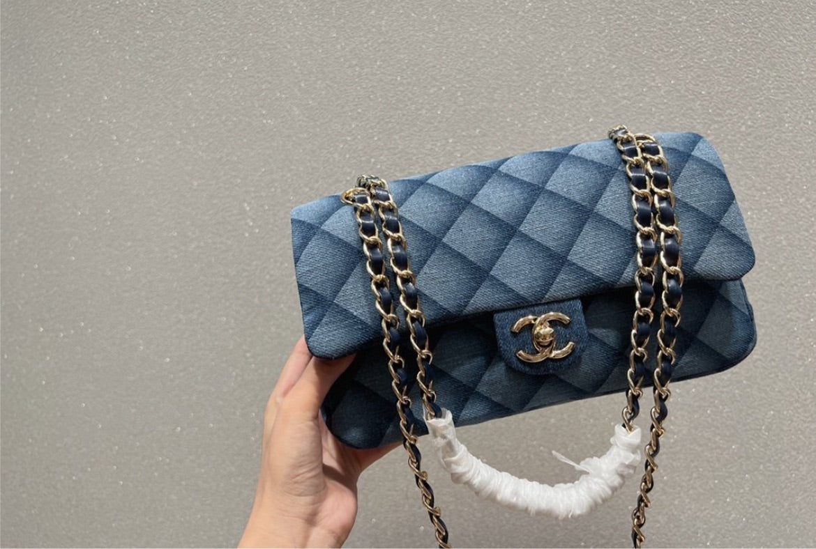 Chanel woman shoulder handbag