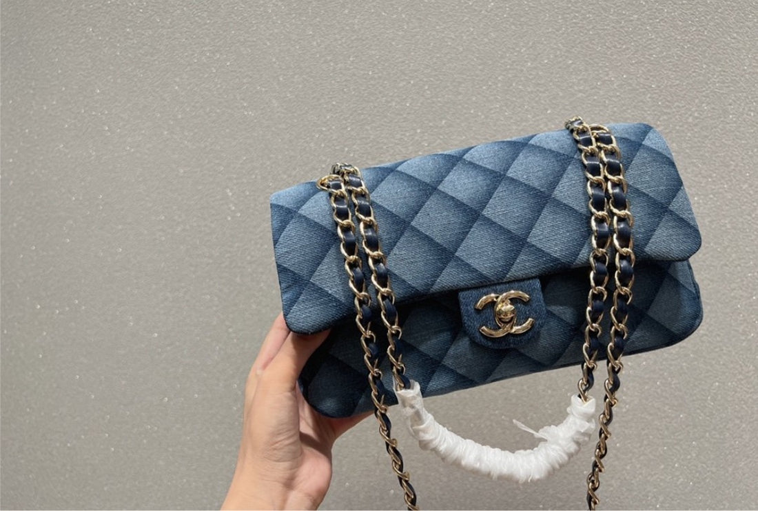 Chanel woman shoulder handbag