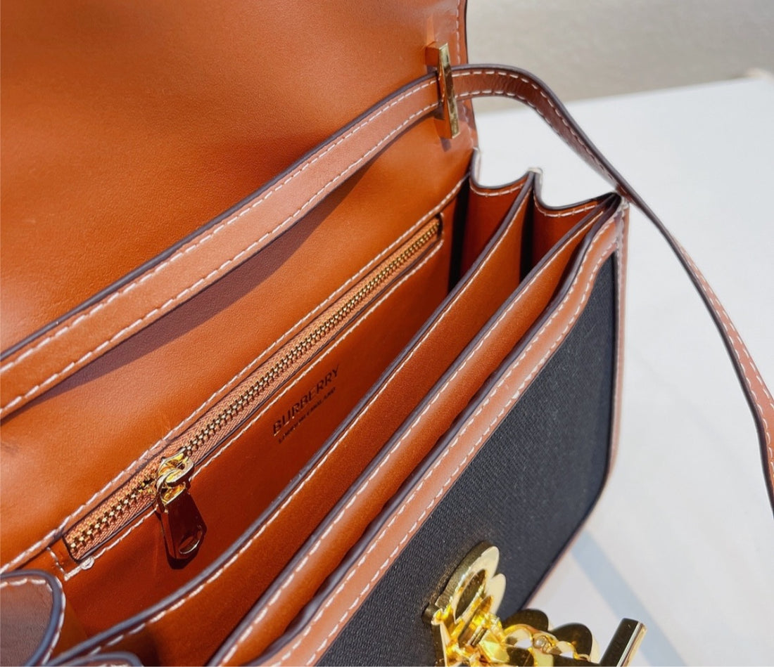 New burberry woman crossbody