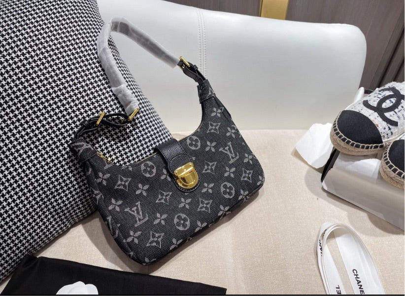 LV everyday woman Handbag