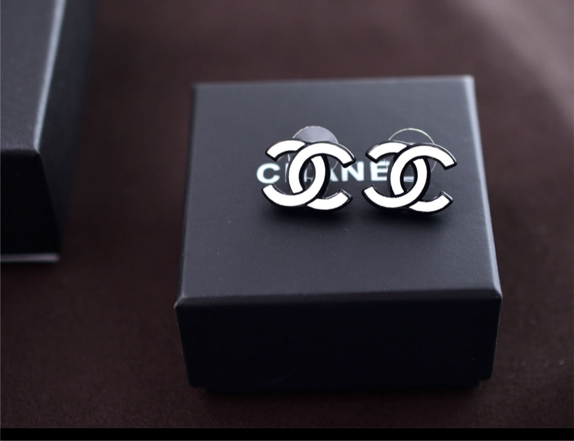 New Chanel stud earring