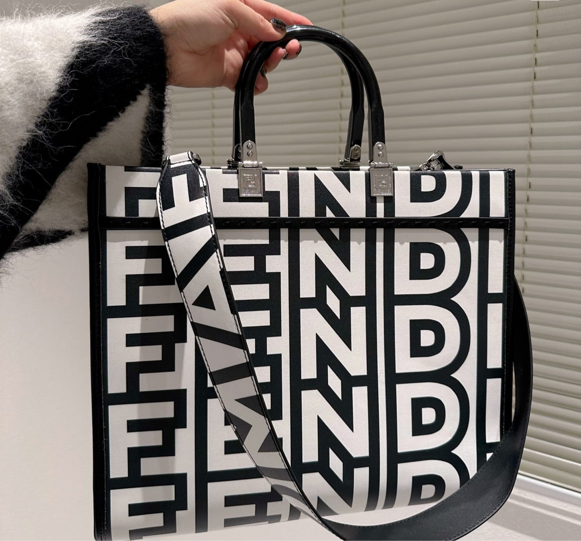 Black/white Large Fendi shoulder bag