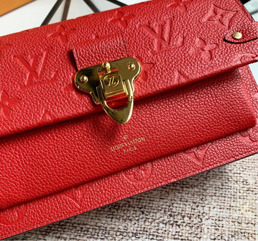 Woman LV crossbody/handbag