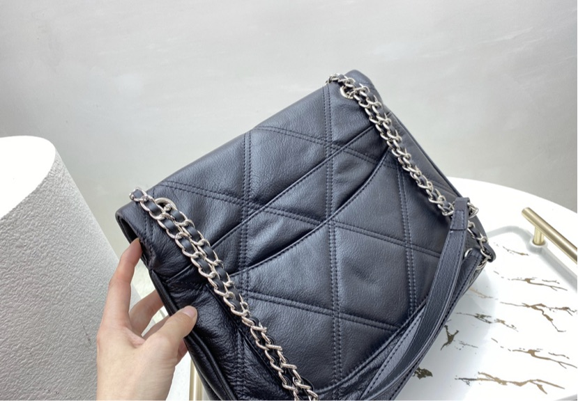 Leather Chanel woman Handbag