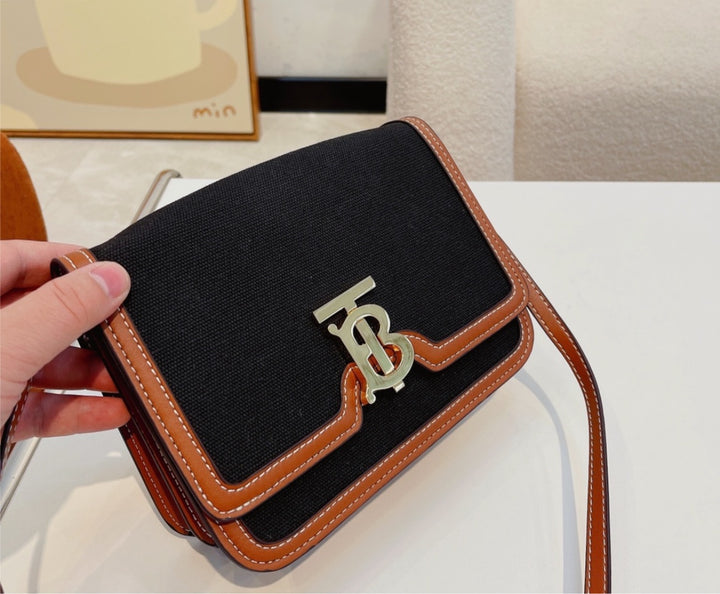 New burberry woman crossbody