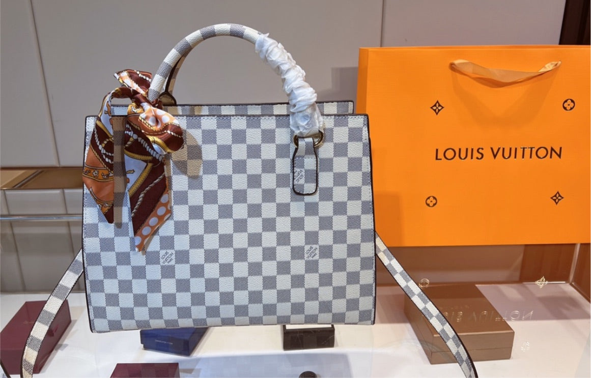 New Louis Vuitton shoulder handbag