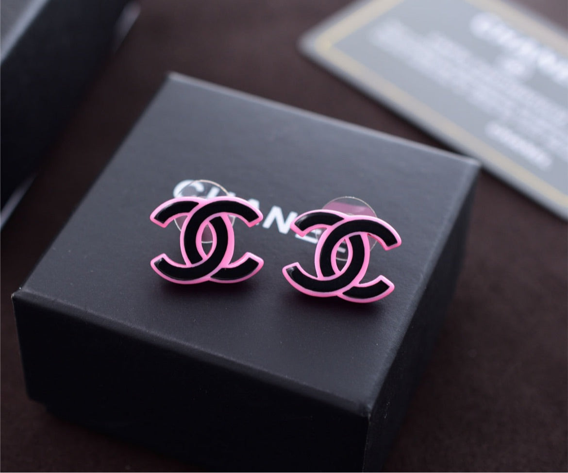 New Chanel stud earring