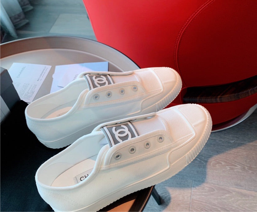 Chanel No lace Sneakers