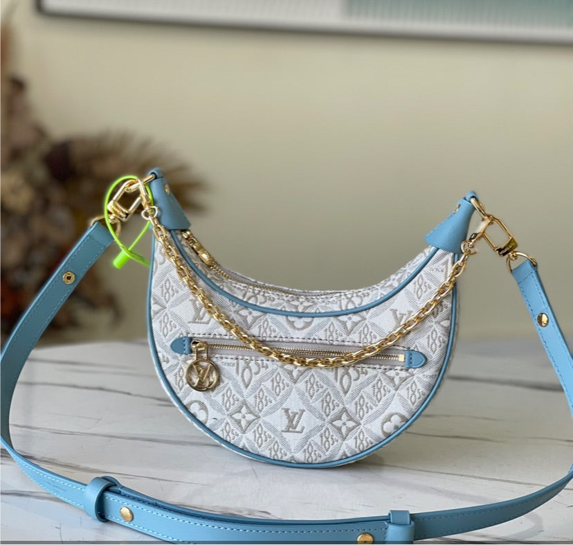 Louis V woman Handbag 2022