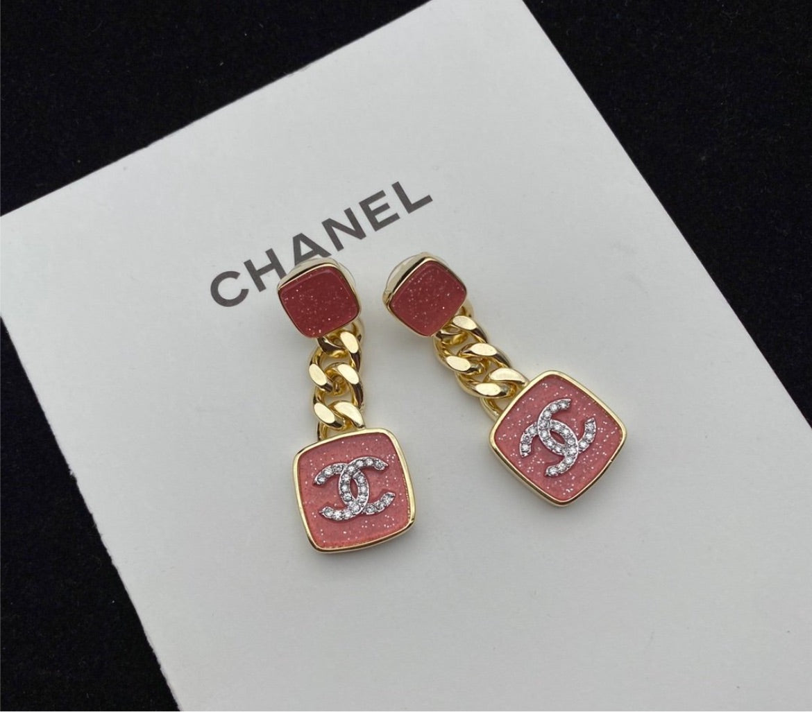 New woman Chanel earring