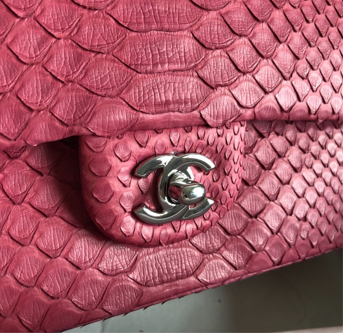 Pink Chanel woman shoulder handbag