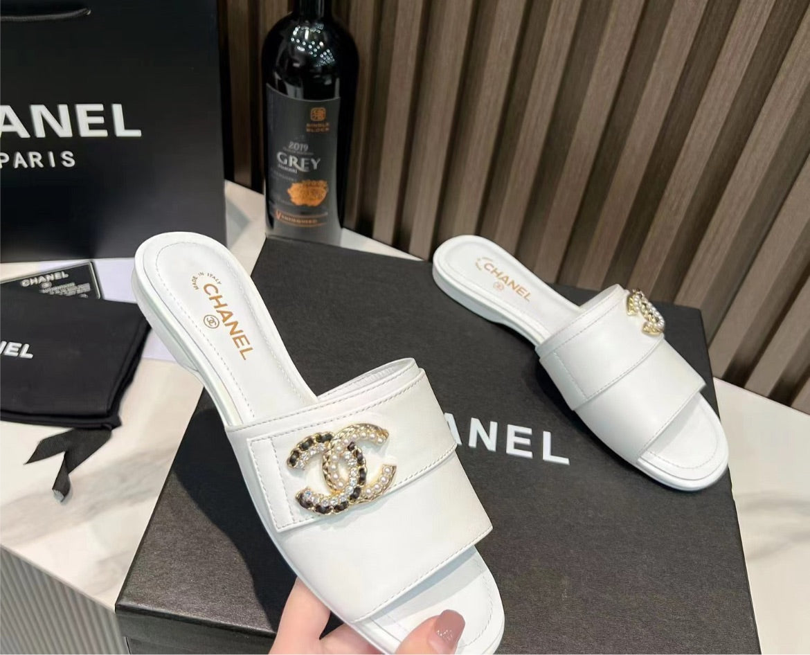 Open toe Chanel slide in sandal
