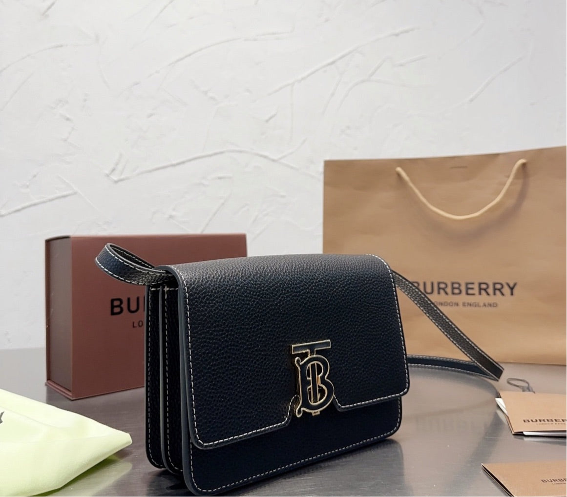 Burberry woman crossbody