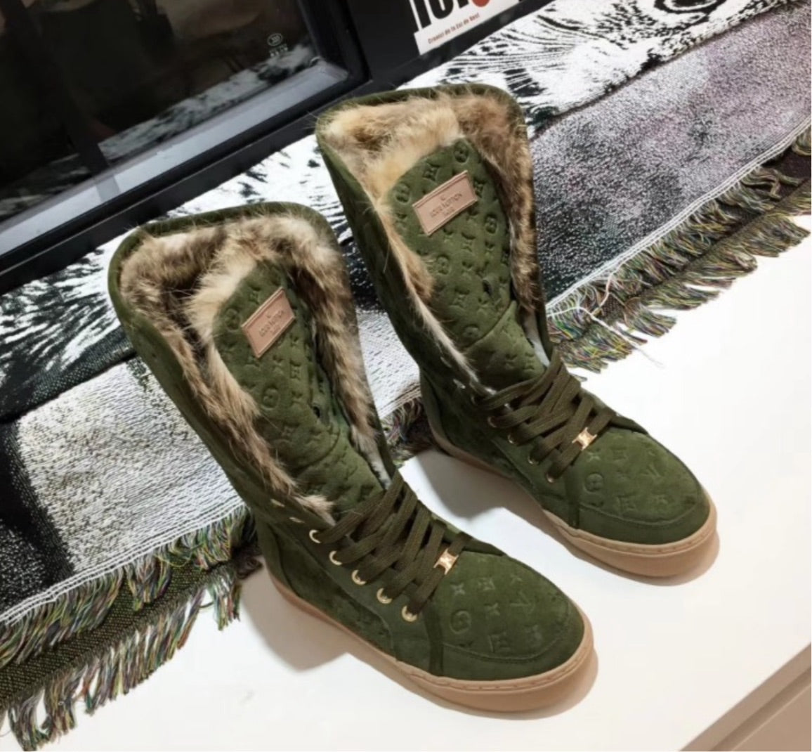 New Louis Vuitton woman Fur boots