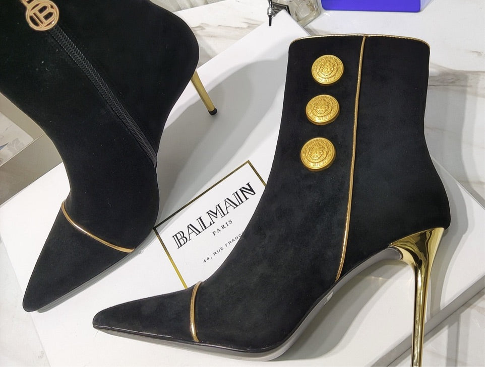 New woman Balmain suede boots