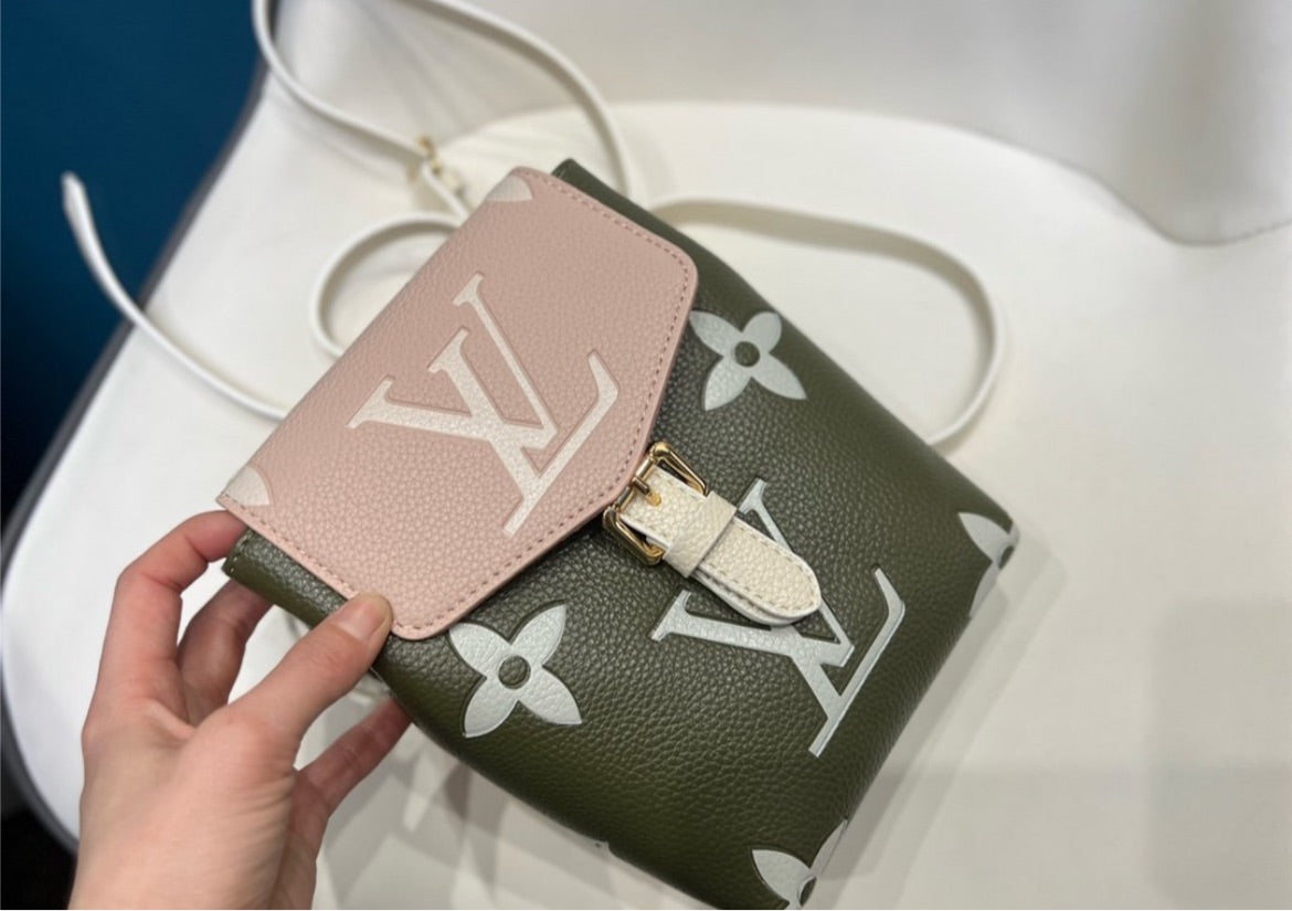 LV woman backpack/ shoulder bag