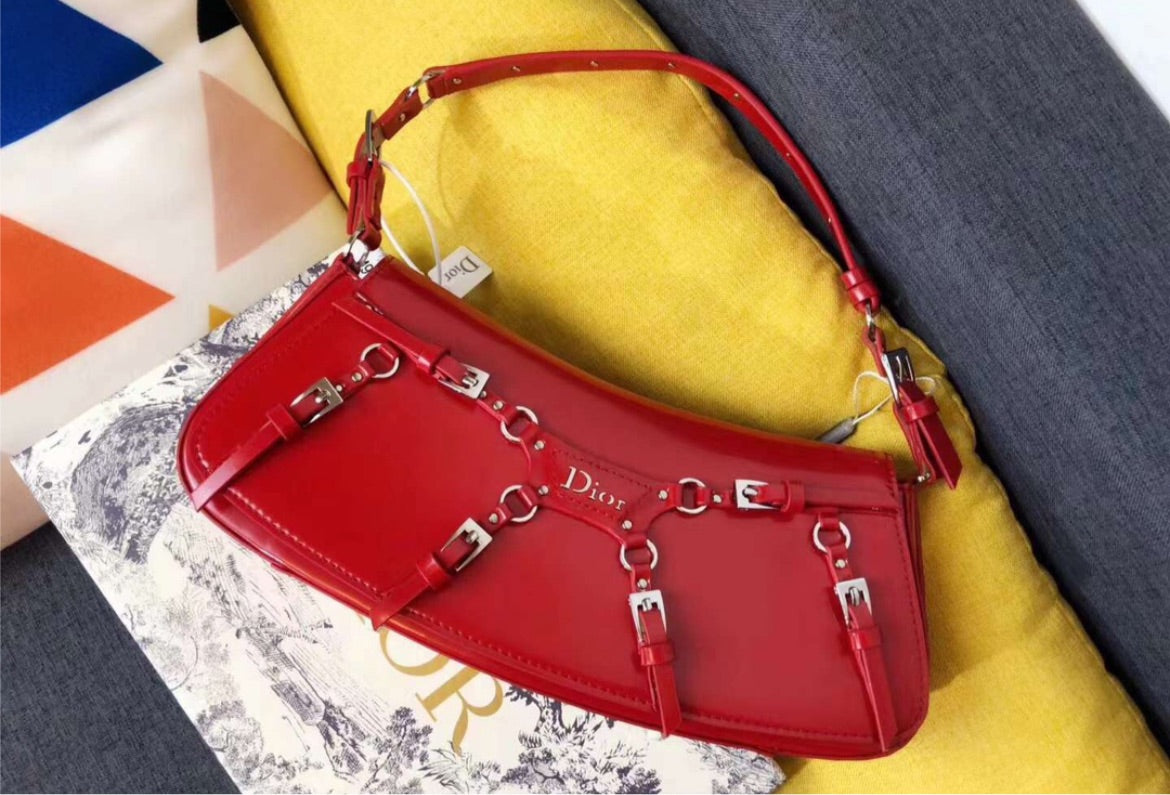 Red Dior woman shoulder bag