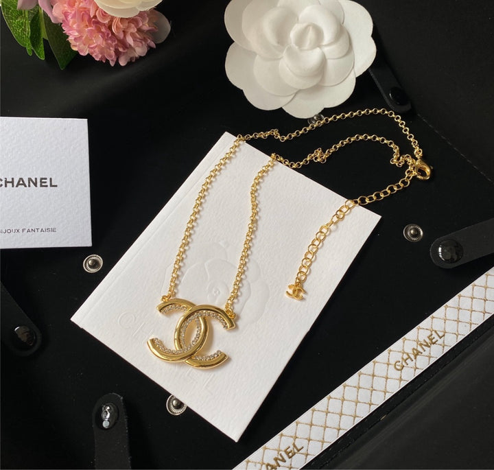 New woman CC necklace