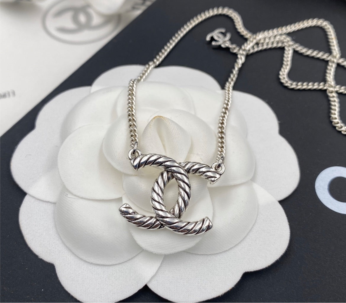 Chanel necklace / earring