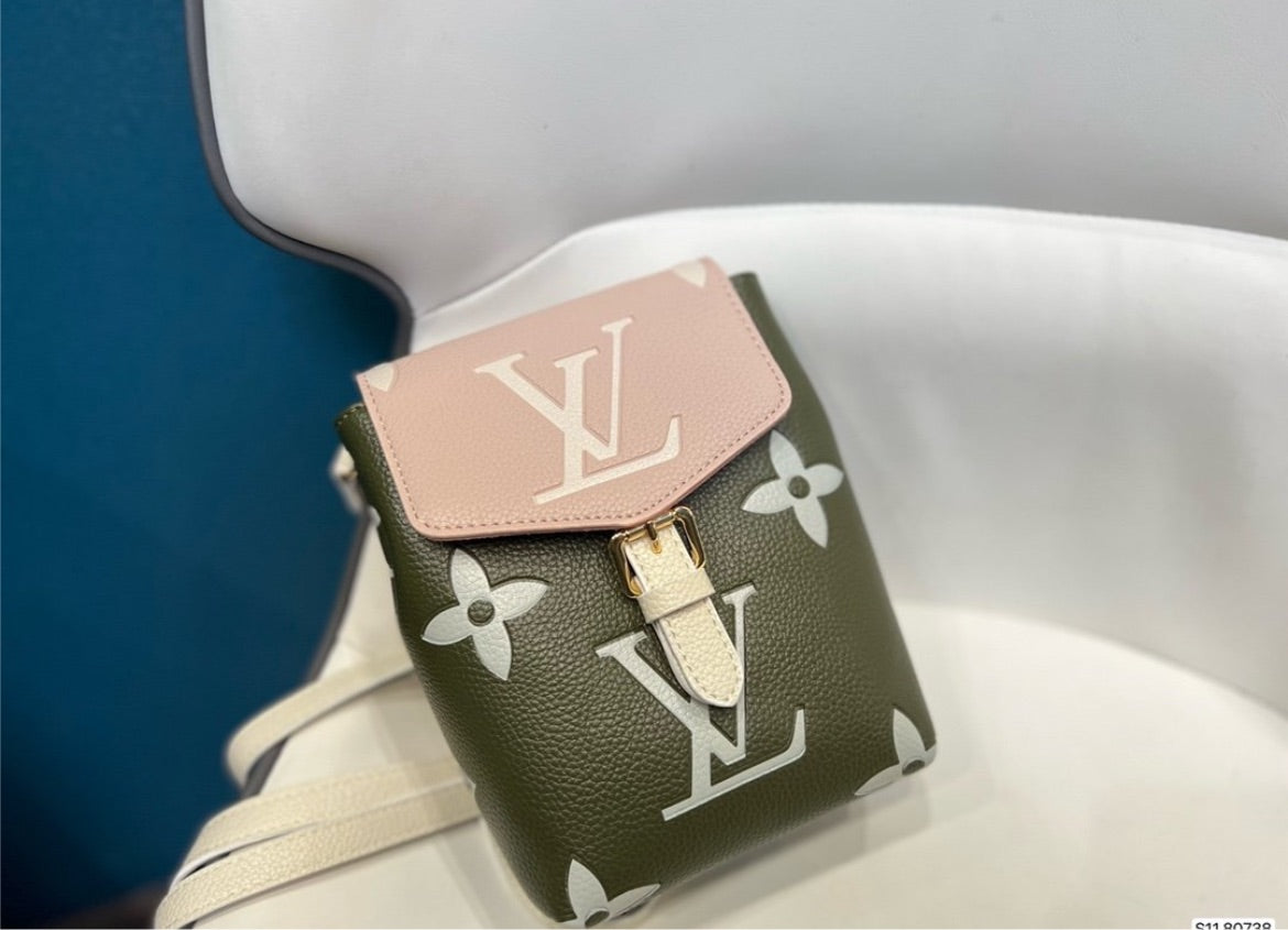 LV woman backpack/ shoulder bag