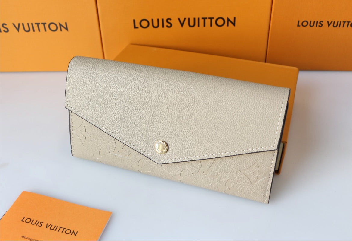 New LV woman wallet