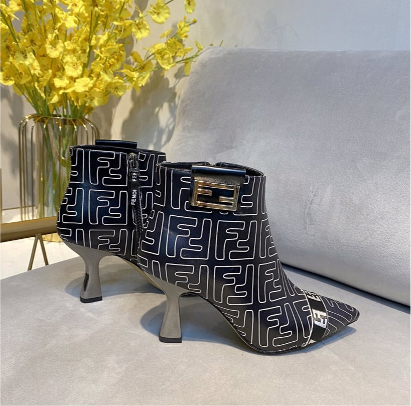 Fendi low heel woman boots