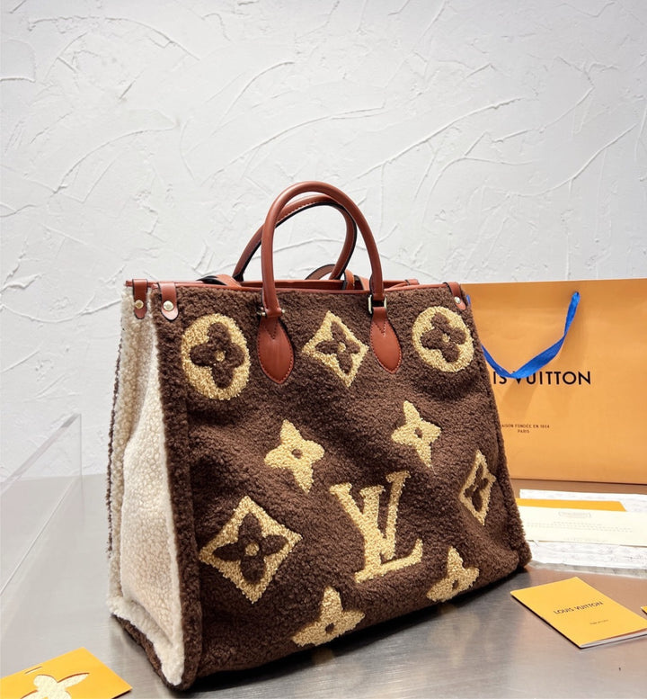 New LV Big shoulder bag